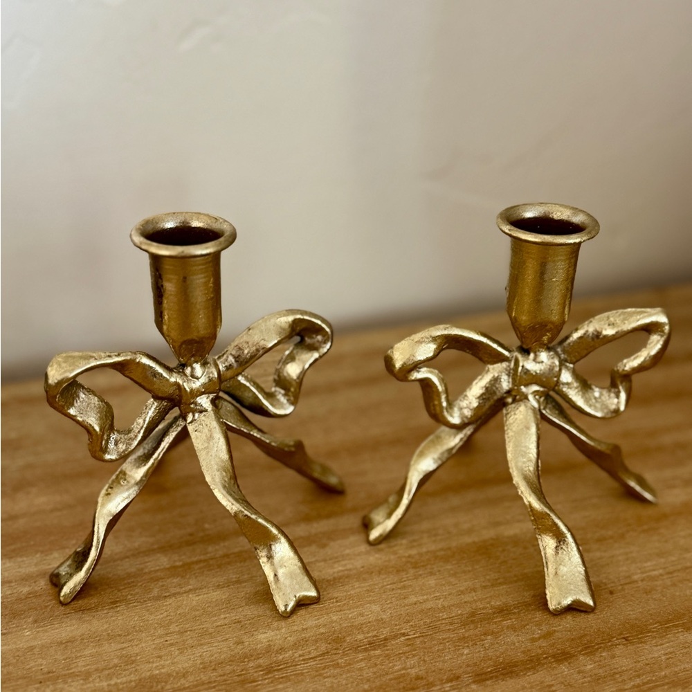 Elegant Gold Ribbon Candle Holders